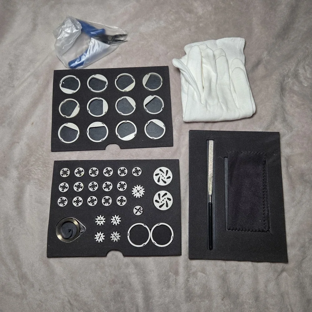 Dazzling Streamliner Locomotive Stainless Steel Model Kit‎ Damaged Box